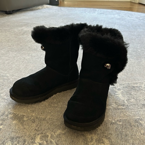 UGG W ANSLEY FUR BOW ブラック 6 1129430-BLK_1.png?_s=RAABAB0